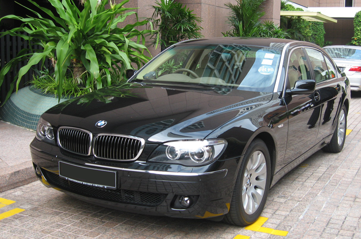 Thuê xe 4 chỗ đi Trang Bom hiệu BMW
